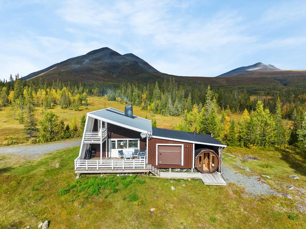 Arkitektritad fjällpärla med garage, bastu och storslagen utsikt – Fjällvägen 50, Borgafjäll