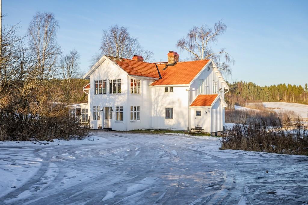 Välskött hästgård med centralt läge bild 2