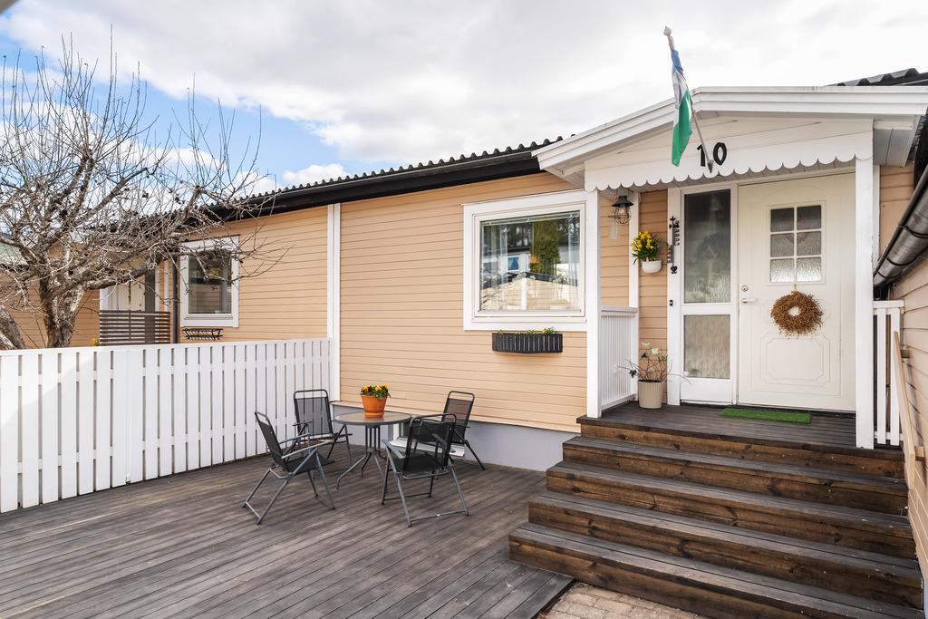 Radhus med soligt söderläge, garage och familjevänligt läge