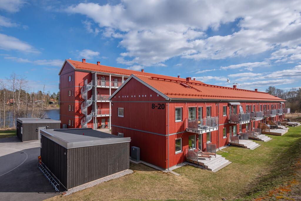 Nyproducerad markplansfyra med solig veranda i västerläge