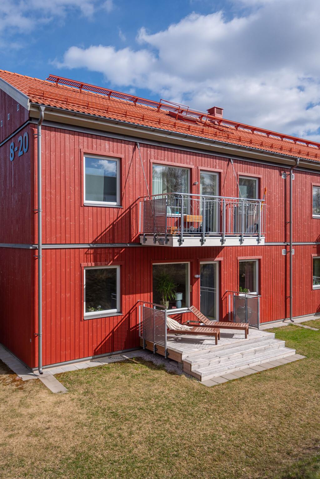 Nyproducerad markplansfyra med solig veranda i västerläge bild 2