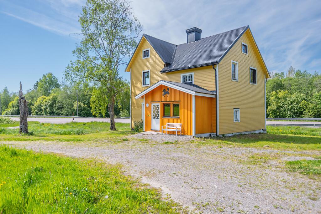 Fastighet med stora ytor och potential för verksamhet bild 2