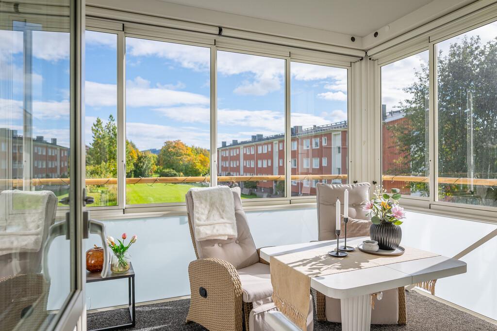 Charmig tvåa med inglasad balkong i söderläge