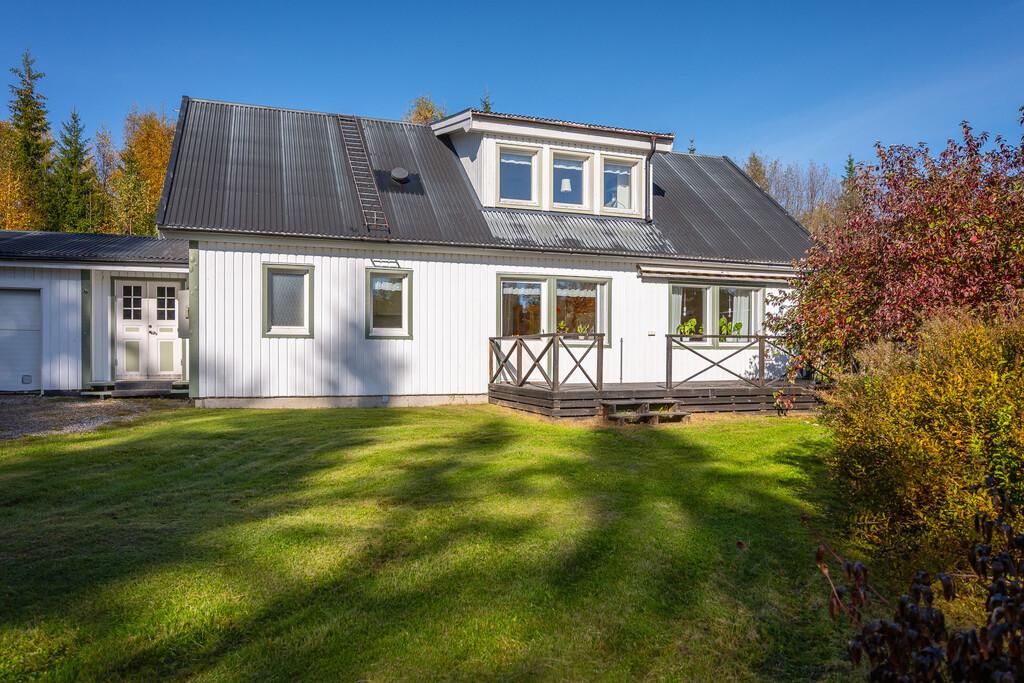 Rymlig villa med stor tomt och många möjligheter i Bergeforsen bild 3