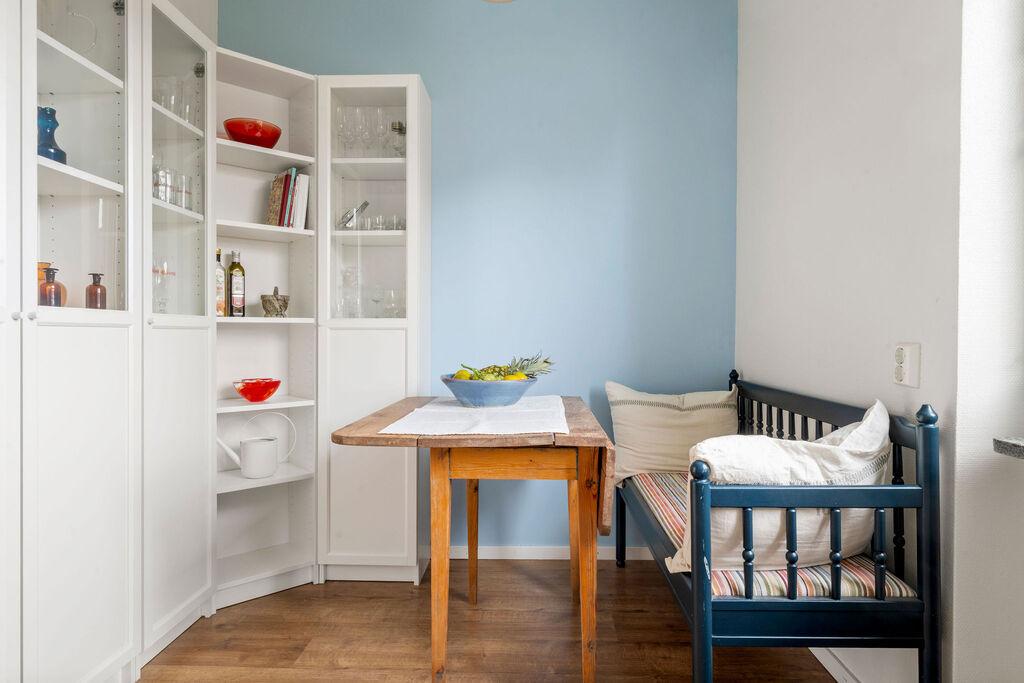 Trivsam tvåa med balkong i högt och privat läge bild 3