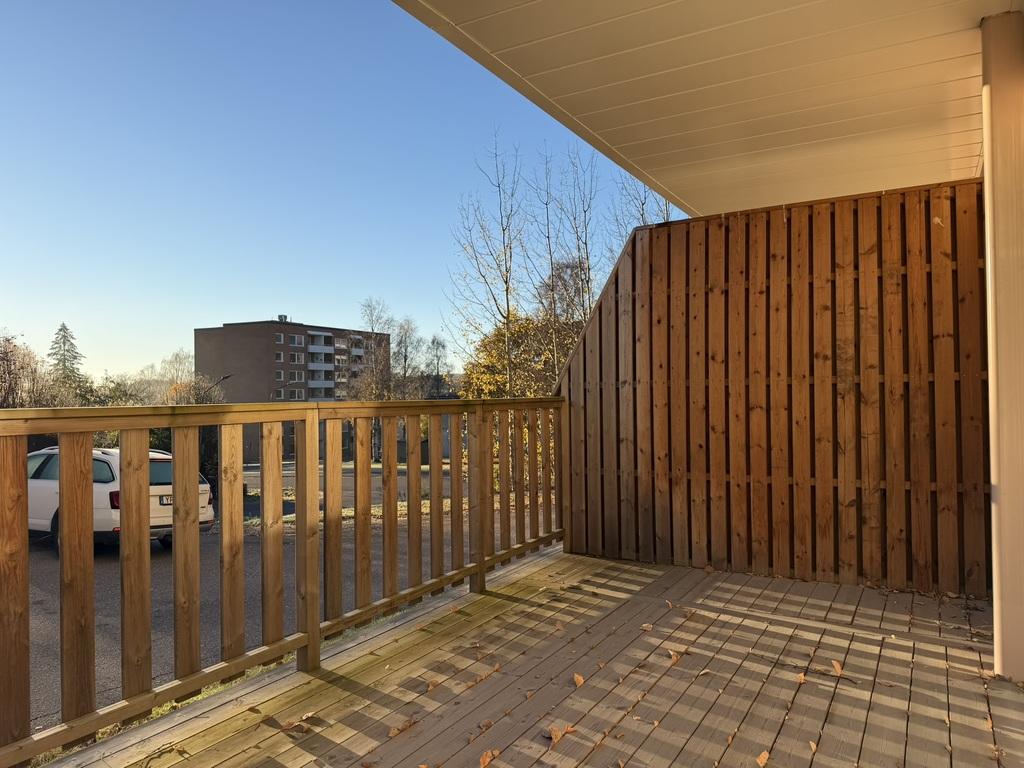 Trivsam etta med stor uteplats