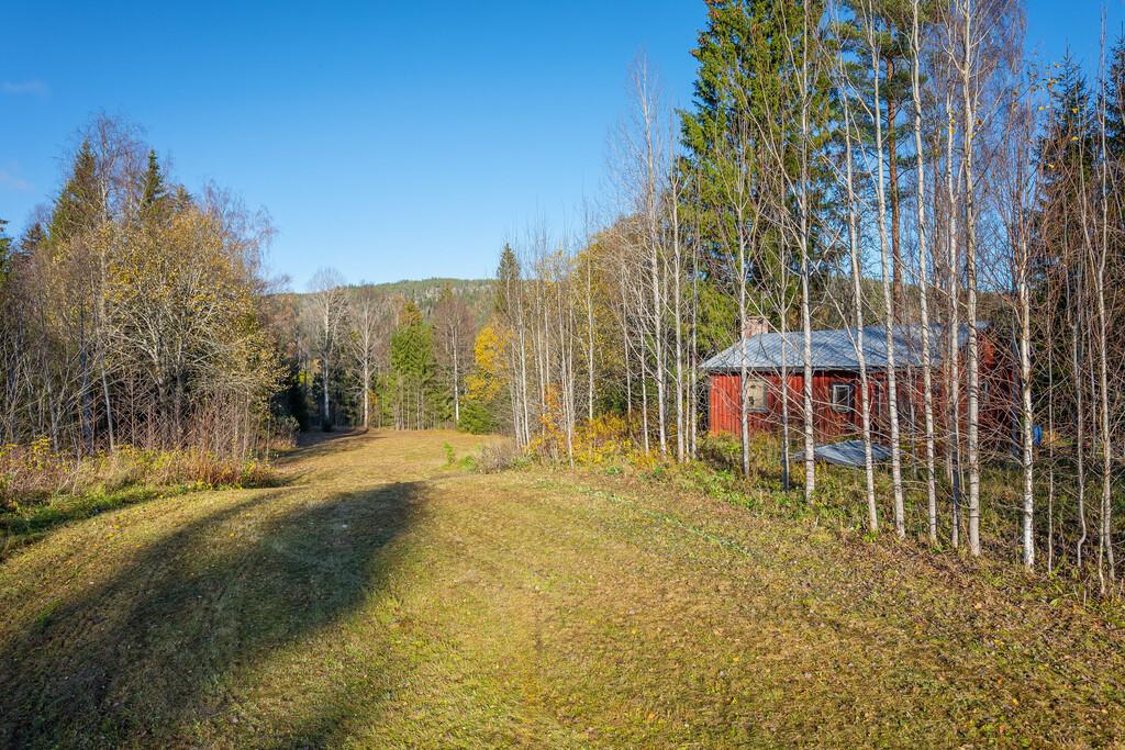 Tomtmark med byggnad i Sörnedansjö