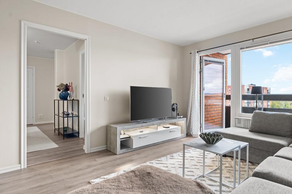 Stilrent renoverad tvåa på vån 6 med hiss, balkong och fin utsikt bild 2