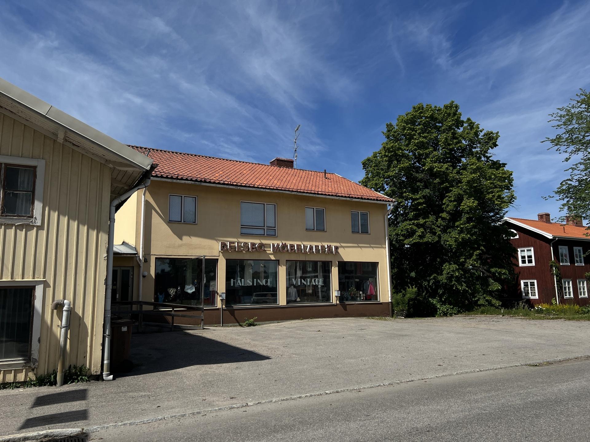 Unik fastighet med bostad och affärslokal i centrala Delsbo