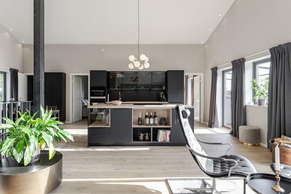 Unik villa med modern arkitektur, bastu, orangeri och storslagen utsikt - Nejlikevägen 14! bild 3