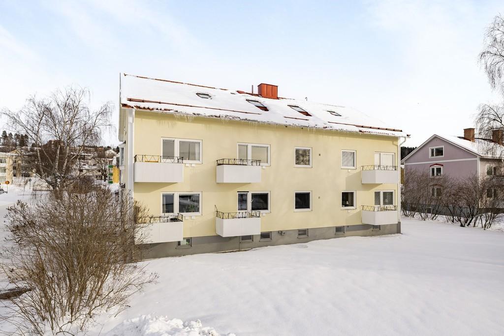 2:a i populära Granlo med solig balkong i söderläge bild 2