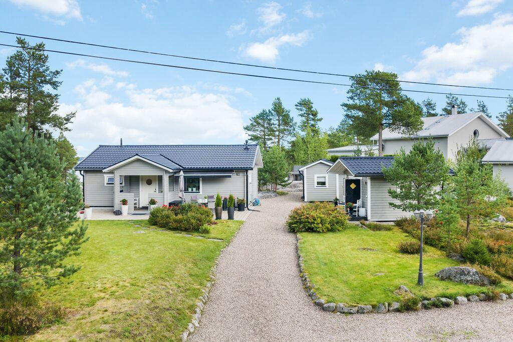 Havsnära idyll med utsikt att längta hem till bild 3