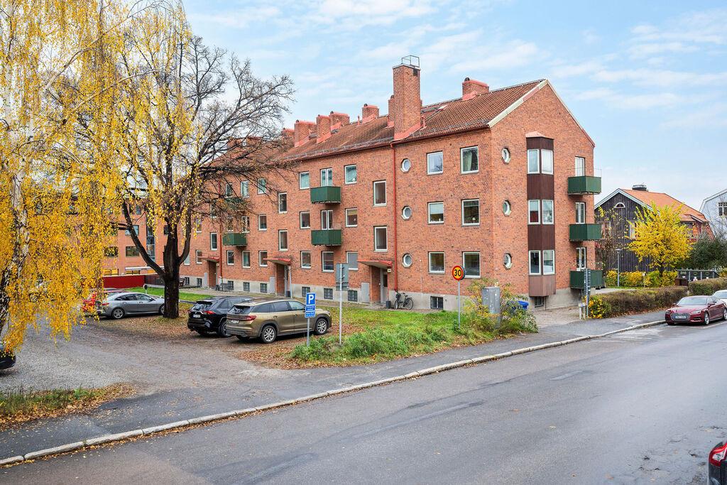 Centralt belägen etta med balkong och låg månadsavgift!